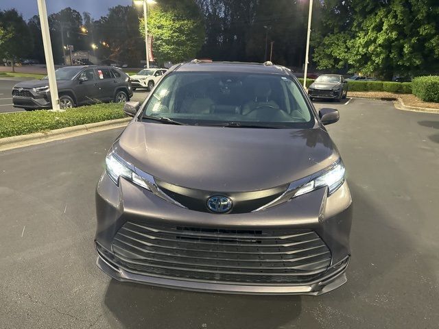 2021 Toyota Sienna LE