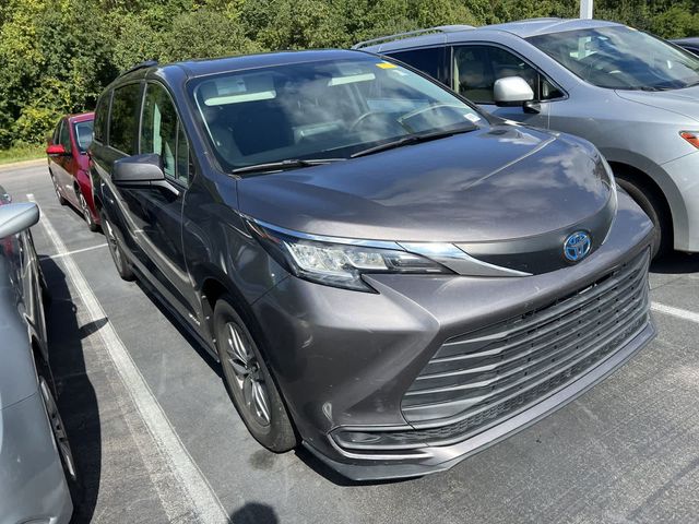 2021 Toyota Sienna LE