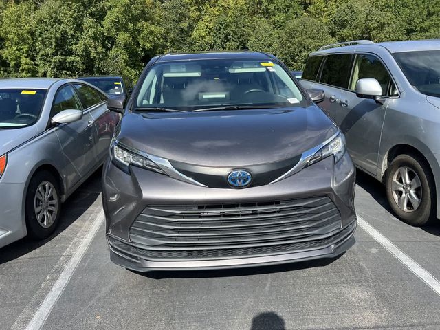 2021 Toyota Sienna LE