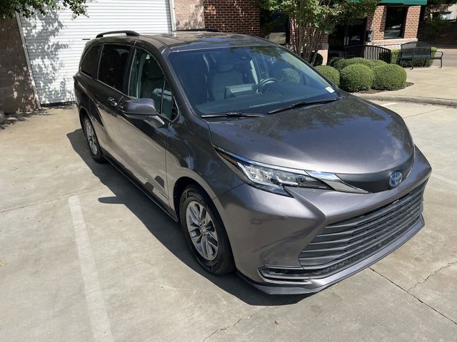 2021 Toyota Sienna LE