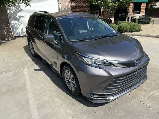 2021 Toyota Sienna LE