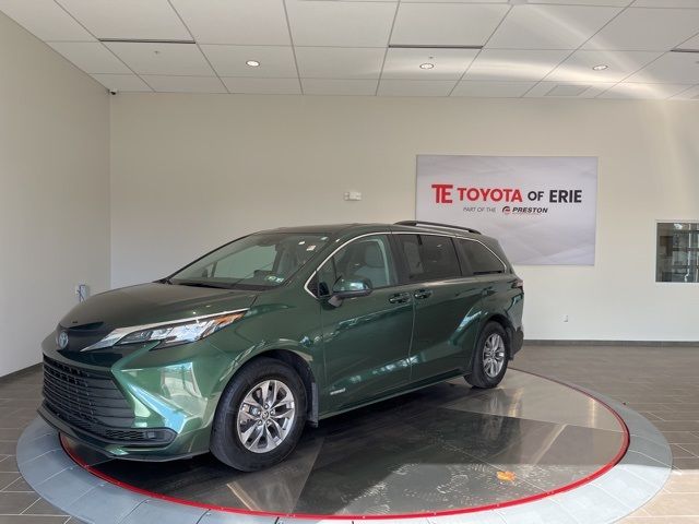 2021 Toyota Sienna LE