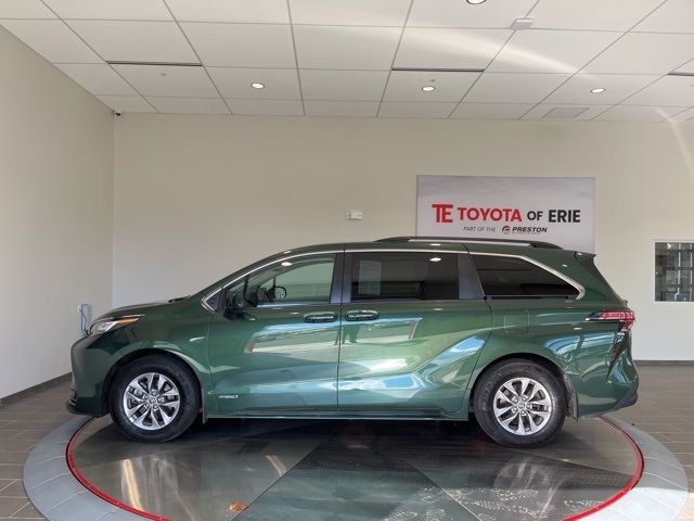 2021 Toyota Sienna LE