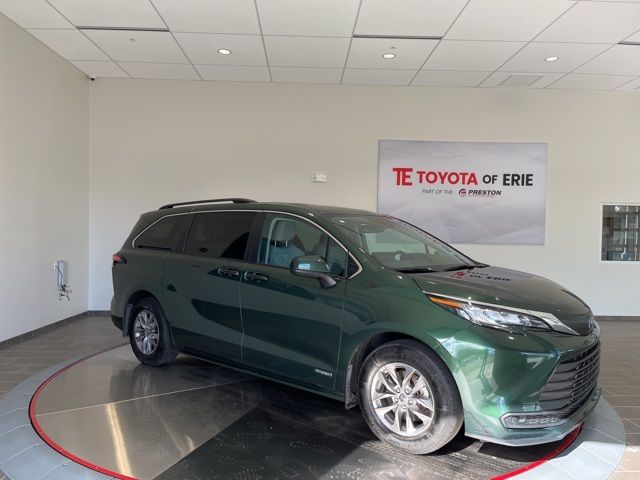 2021 Toyota Sienna LE