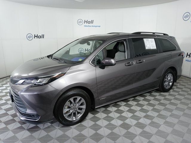 2021 Toyota Sienna LE