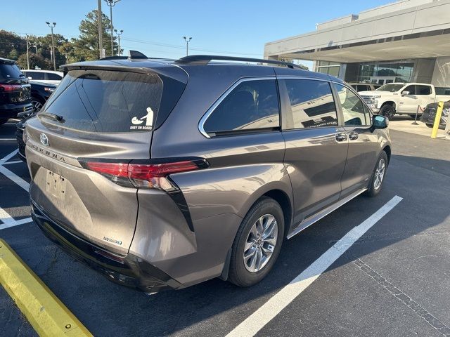 2021 Toyota Sienna LE