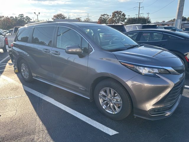 2021 Toyota Sienna LE