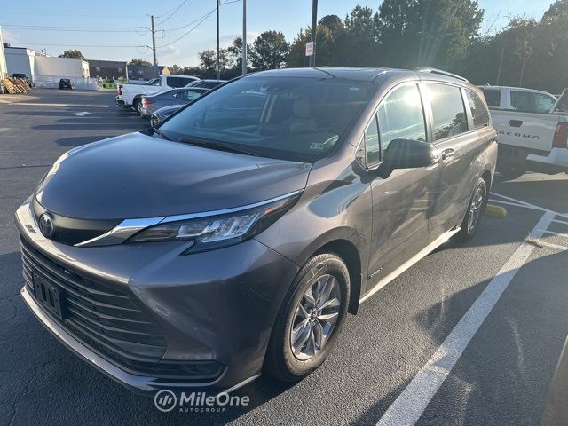 2021 Toyota Sienna LE