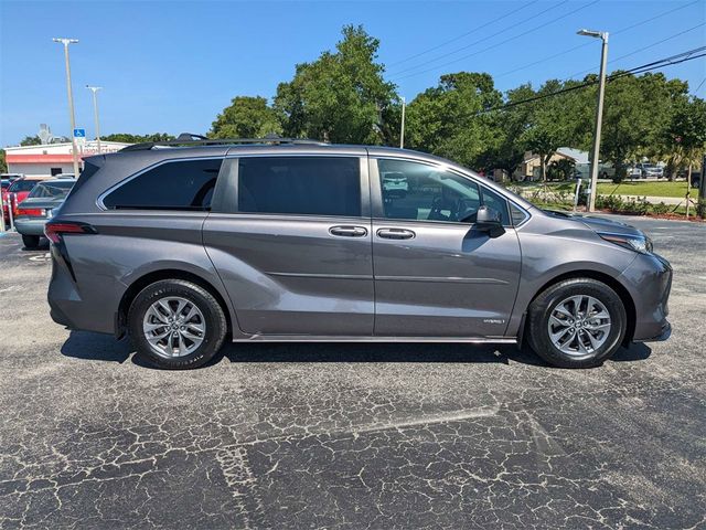 2021 Toyota Sienna LE