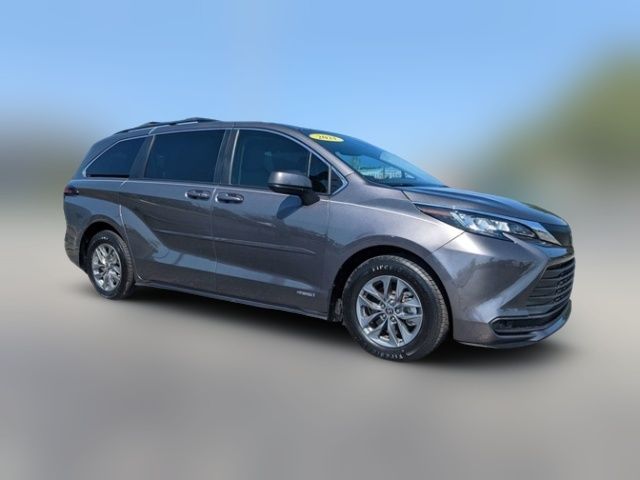 2021 Toyota Sienna LE