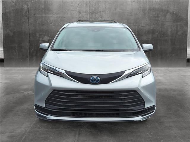 2021 Toyota Sienna LE