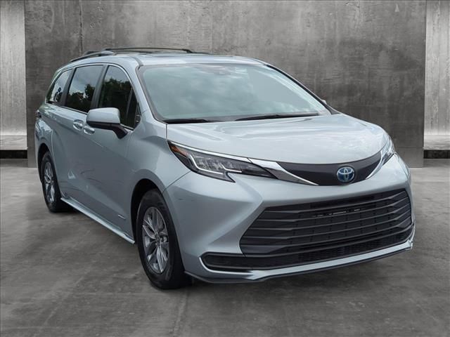 2021 Toyota Sienna LE