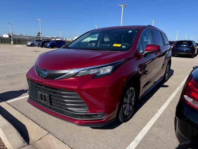 2021 Toyota Sienna LE