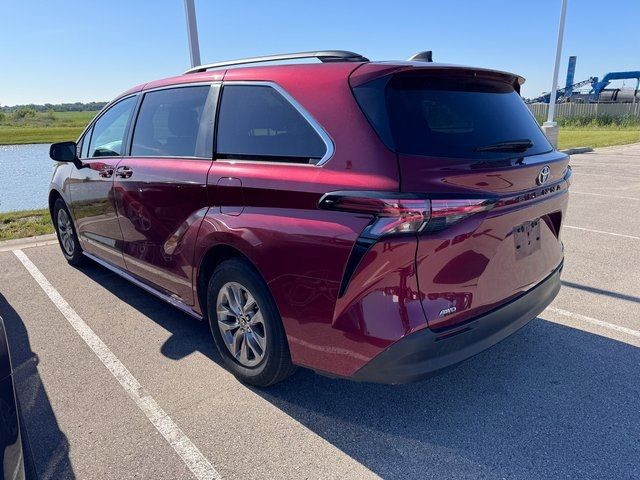 2021 Toyota Sienna LE