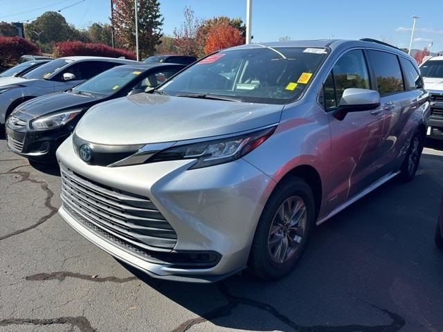 2021 Toyota Sienna LE