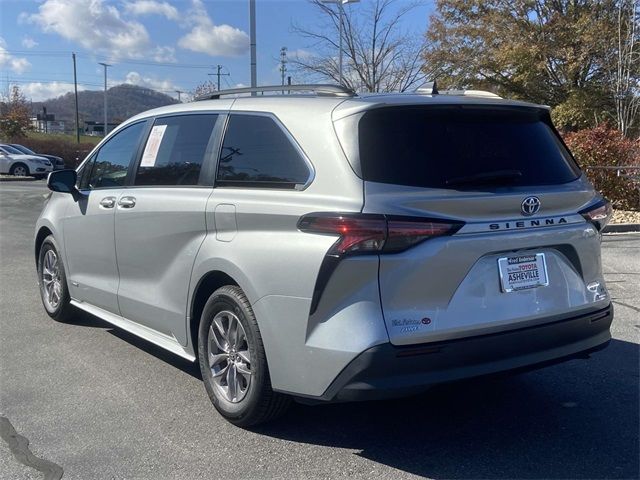 2021 Toyota Sienna LE