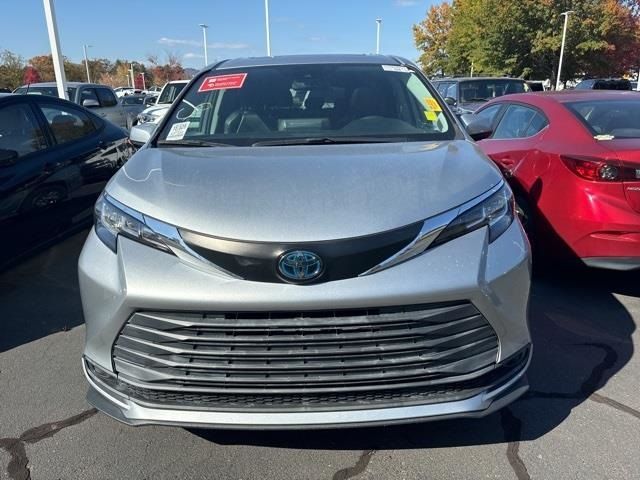 2021 Toyota Sienna LE