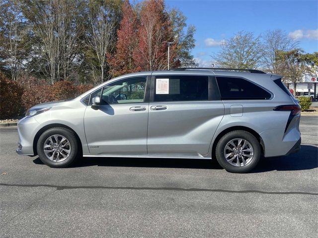 2021 Toyota Sienna LE