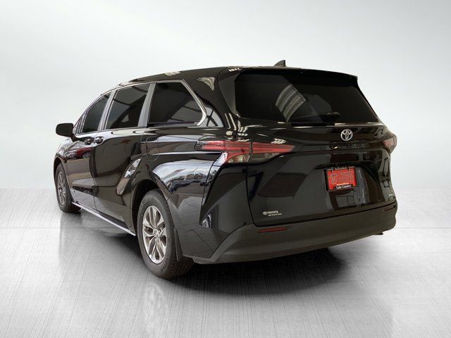 2021 Toyota Sienna LE