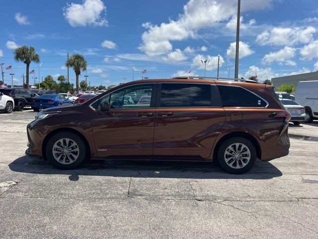 2021 Toyota Sienna LE