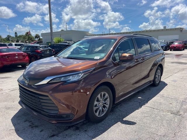 2021 Toyota Sienna LE