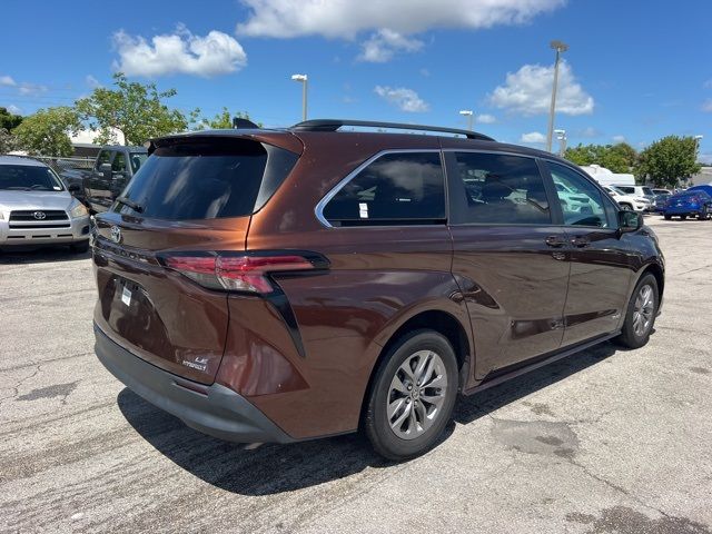 2021 Toyota Sienna LE