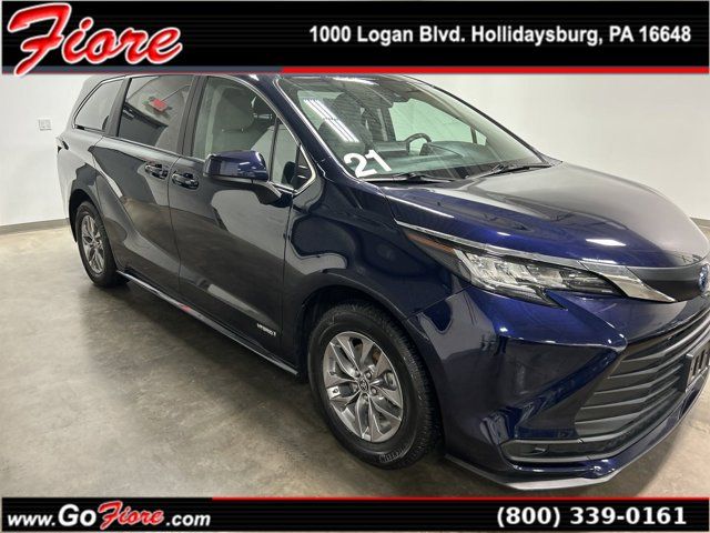 2021 Toyota Sienna LE