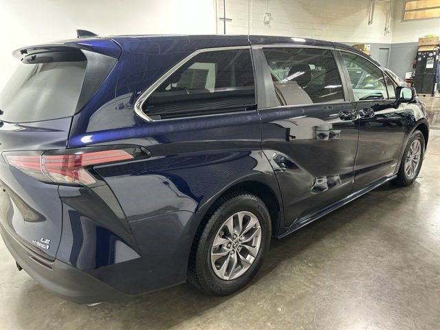 2021 Toyota Sienna LE