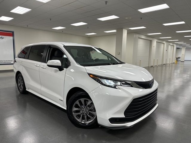 2021 Toyota Sienna LE