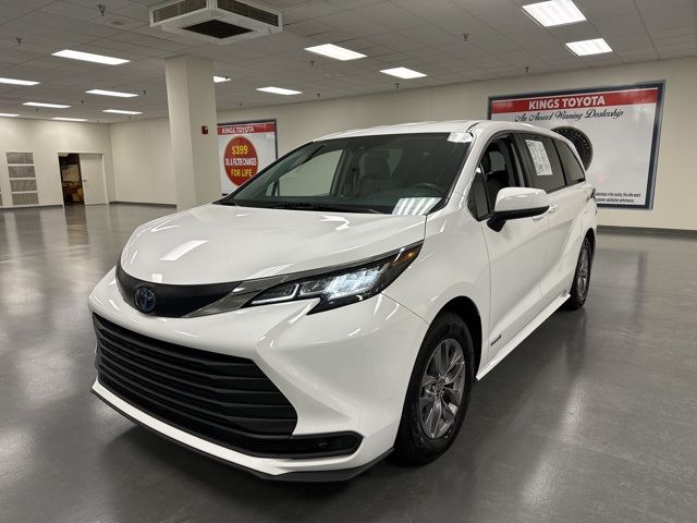 2021 Toyota Sienna LE