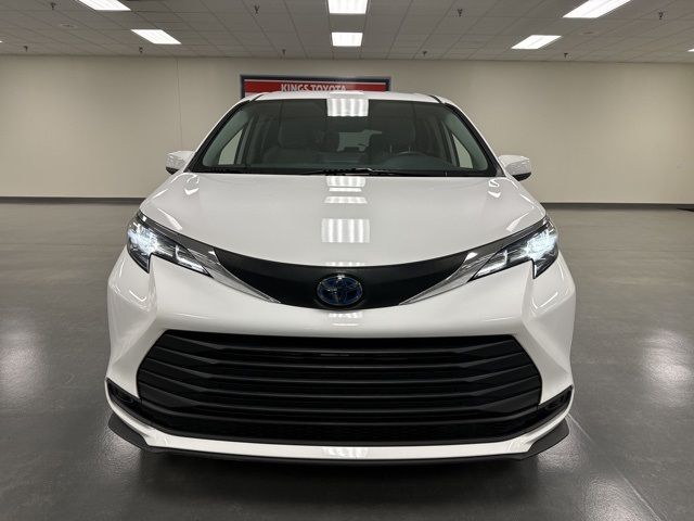 2021 Toyota Sienna LE