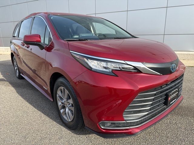 2021 Toyota Sienna LE