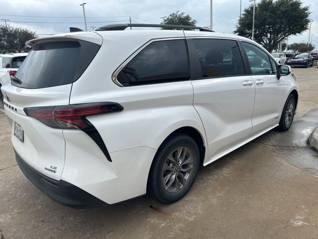 2021 Toyota Sienna LE