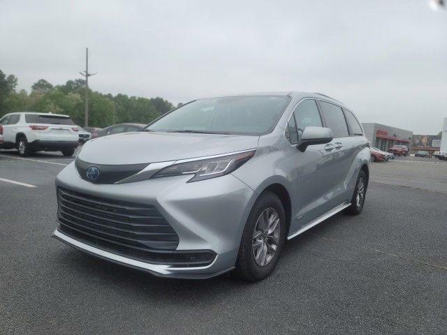 2021 Toyota Sienna LE