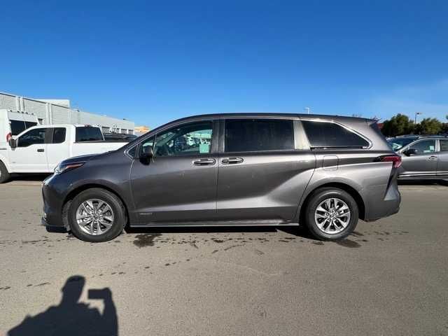 2021 Toyota Sienna LE