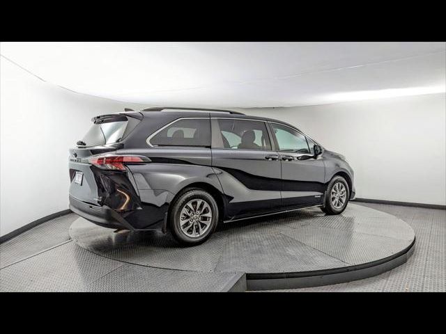 2021 Toyota Sienna LE