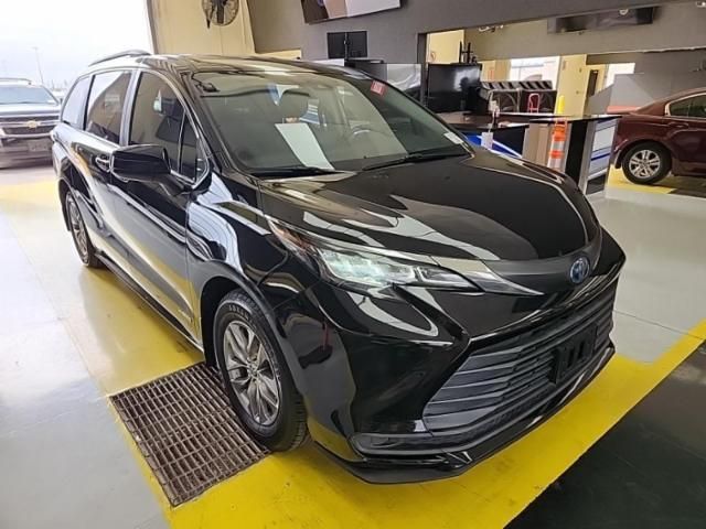 2021 Toyota Sienna LE