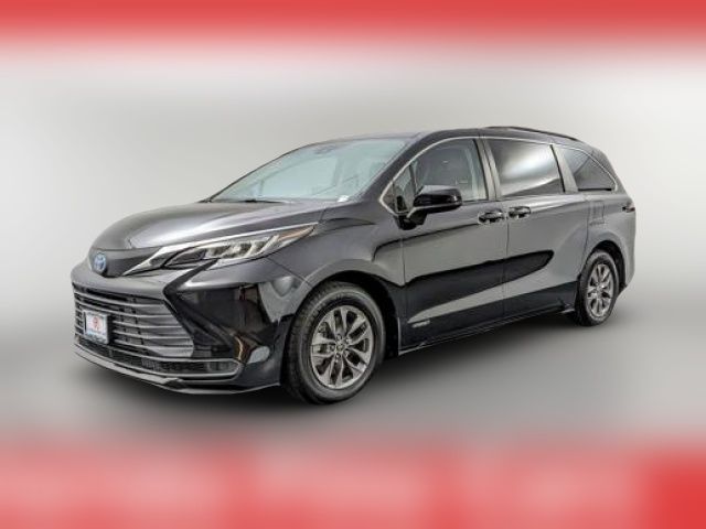 2021 Toyota Sienna LE