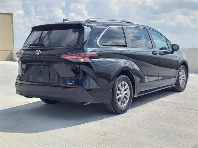 2021 Toyota Sienna LE