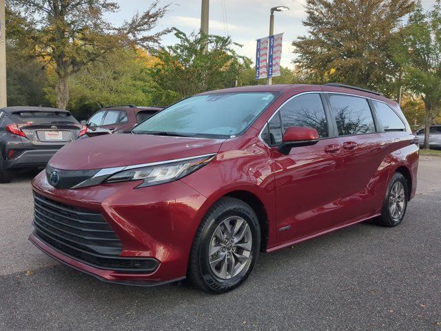 2021 Toyota Sienna LE