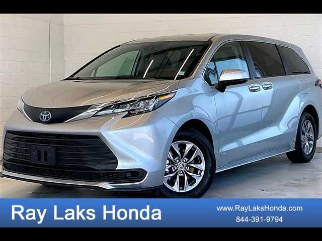 2021 Toyota Sienna LE