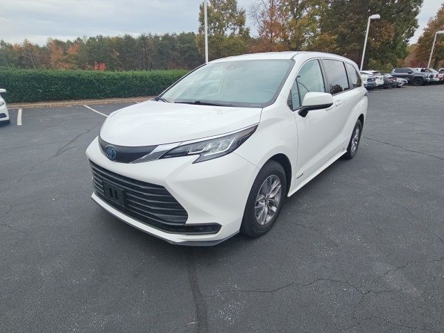 2021 Toyota Sienna LE