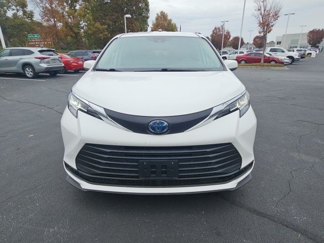 2021 Toyota Sienna LE