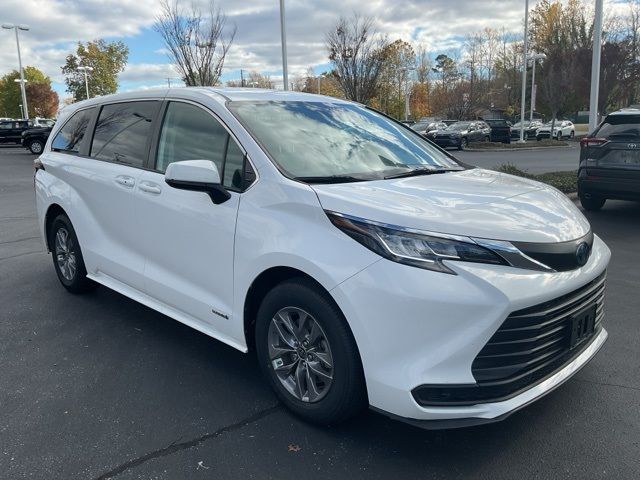 2021 Toyota Sienna LE