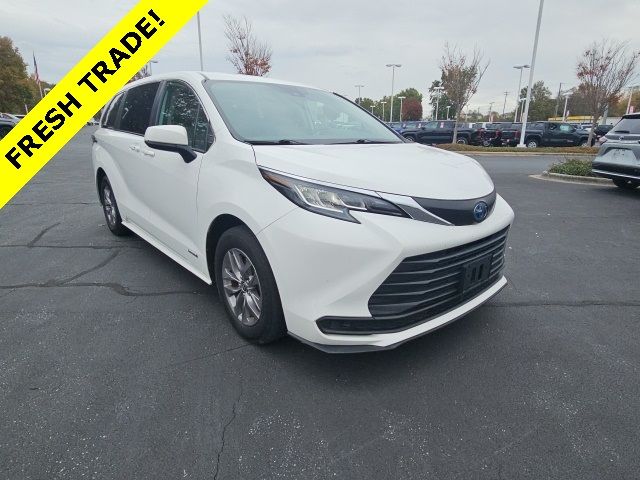 2021 Toyota Sienna LE