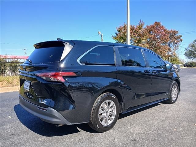 2021 Toyota Sienna LE