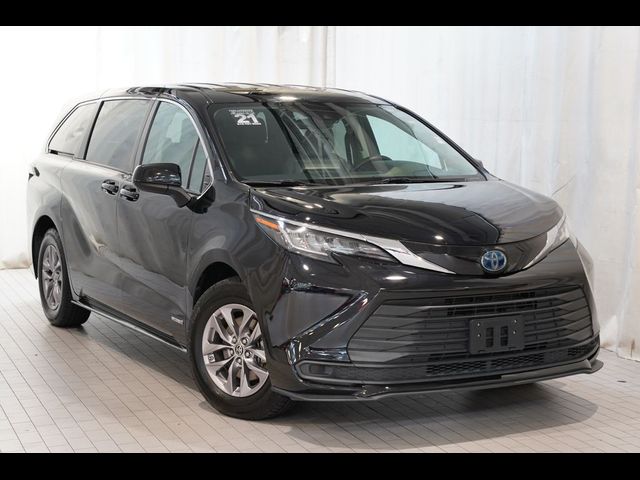 2021 Toyota Sienna LE