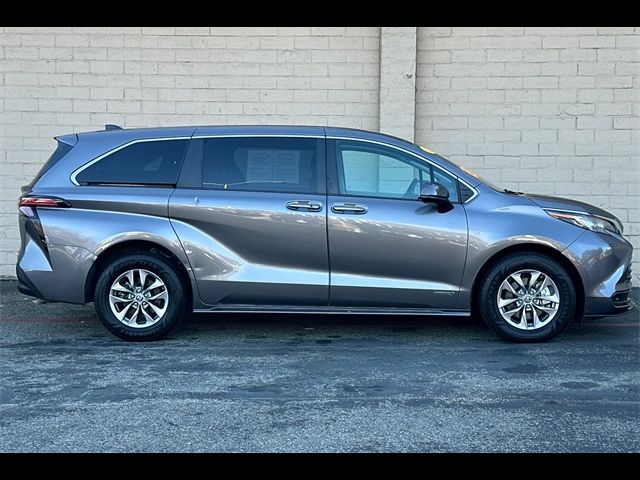 2021 Toyota Sienna LE