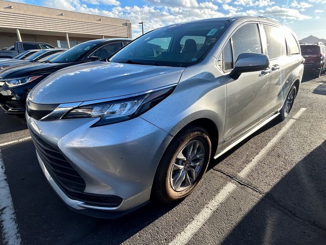 2021 Toyota Sienna LE