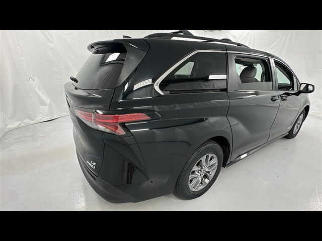 2021 Toyota Sienna LE